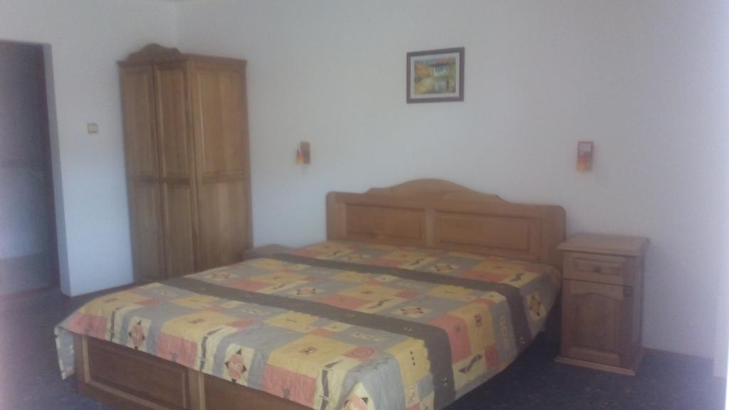 Regina'S Guesthouse Balcsik Kültér fotó